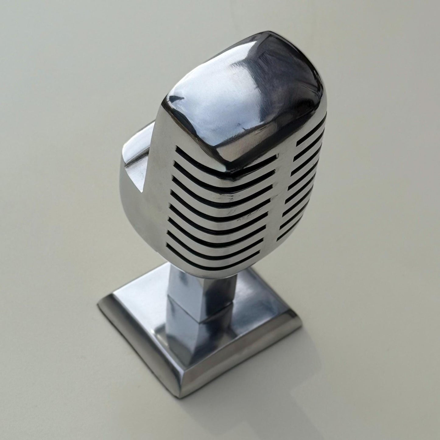 Maxlume - Vintage Microphone iPhone Mobile Phone Holder Retro Mic
