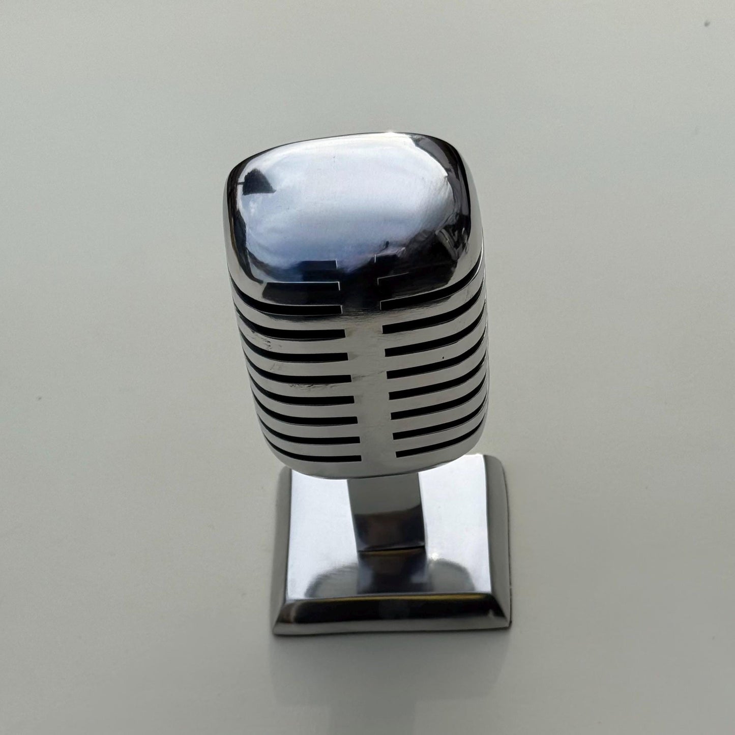 Maxlume - Vintage Microphone iPhone Mobile Phone Holder Retro Mic