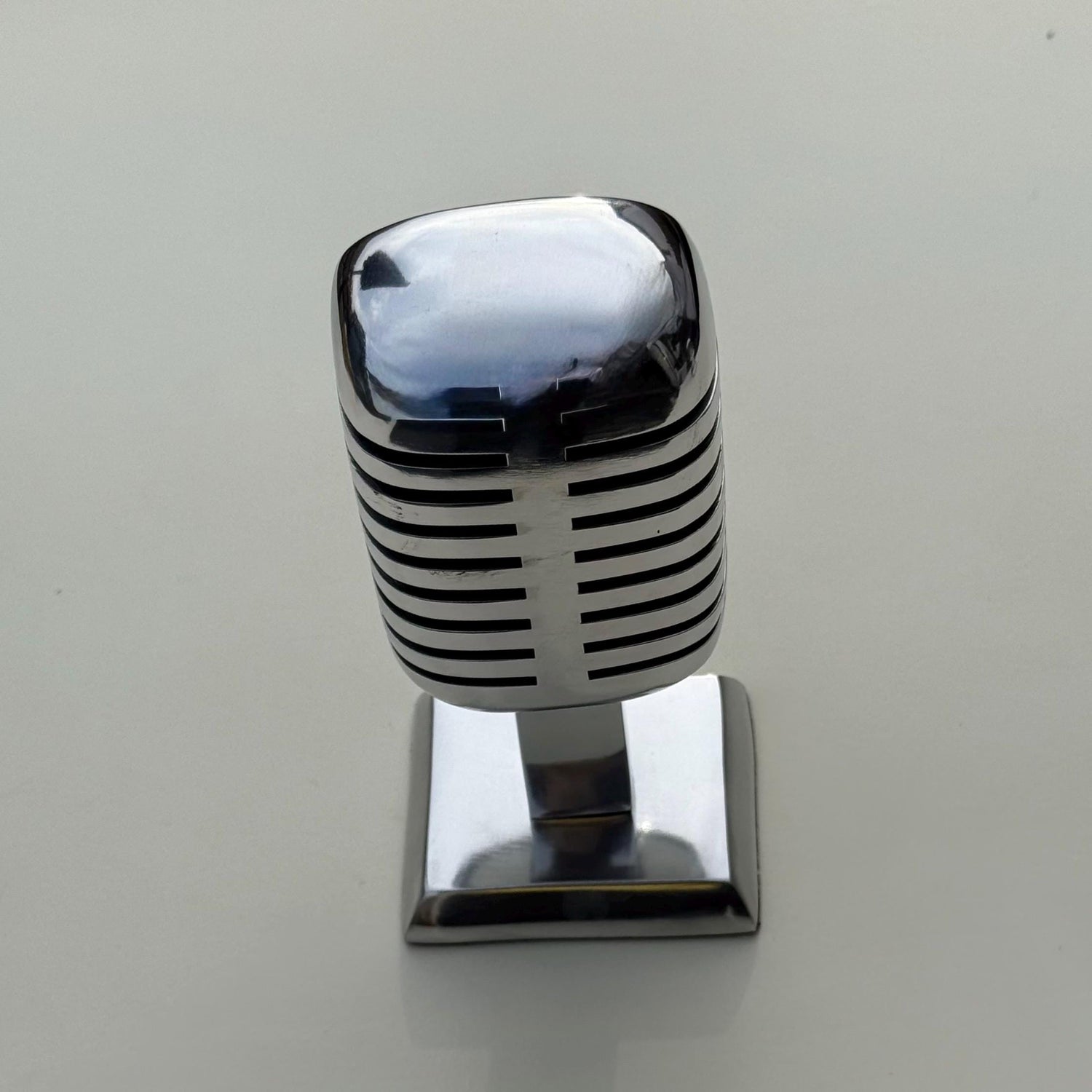 Maxlume - Vintage Microphone iPhone Mobile Phone Holder Retro Mic