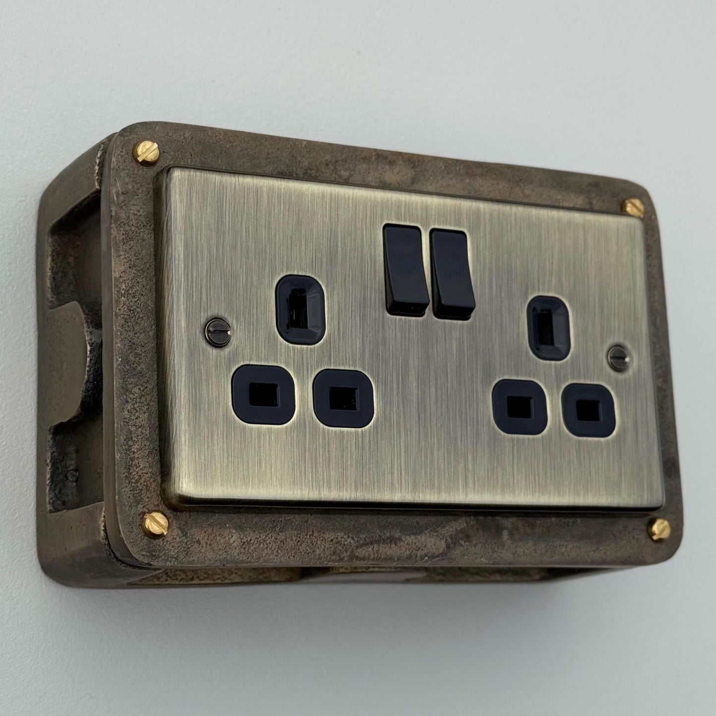 Antique Brass Double Switched Solid Cast Metal Conduit 2-Gang Socket + 2 Outlet Type A & C USB Charger