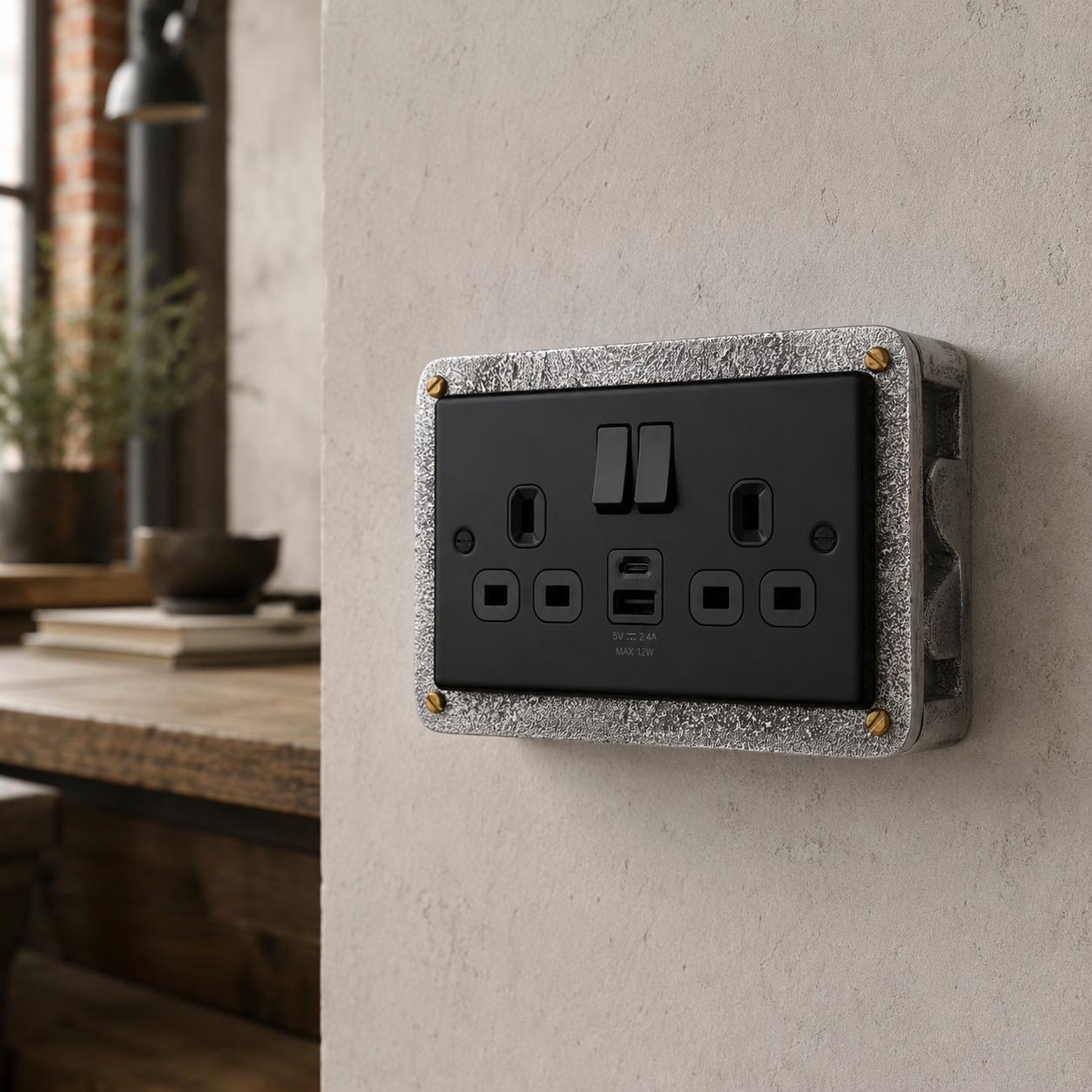 Matt Black Double Switched Solid Cast Metal Conduit 2-Gang Socket + 2 Outlet Type A & C USB Charger