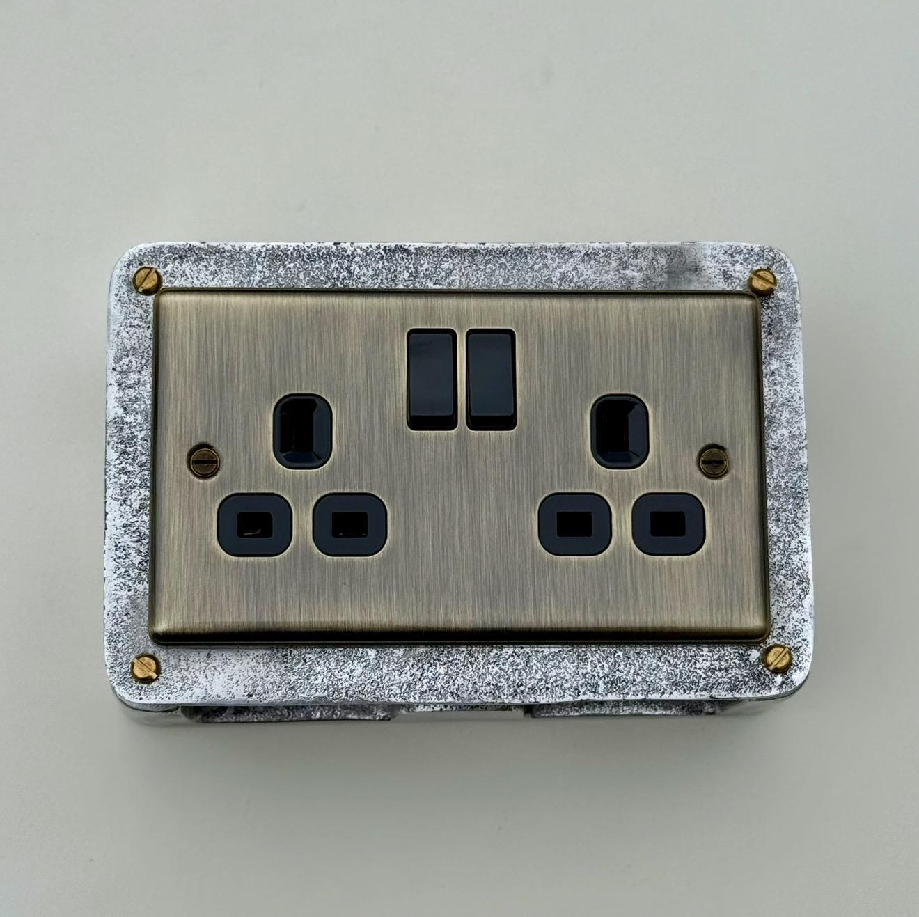 Antique Brass Double Switched 13A Power Socket 230V 13A 2 Gang 2G Solid Cast Metal Conduit Industrial